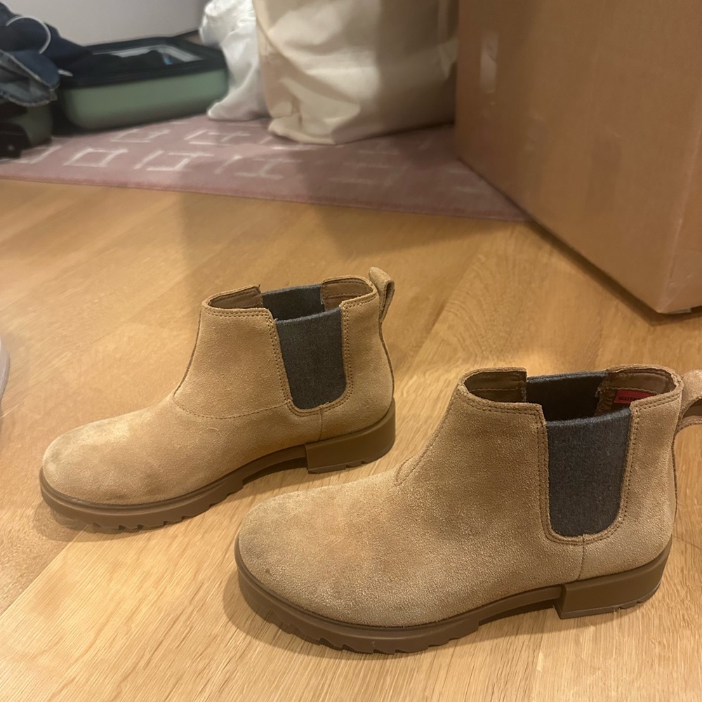 Sorel suede Chelsea boots